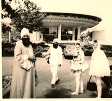 Yogi Bhajan arriving at first class in Vancouver